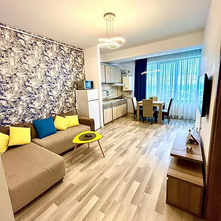 Marcony Summerland Mamaia