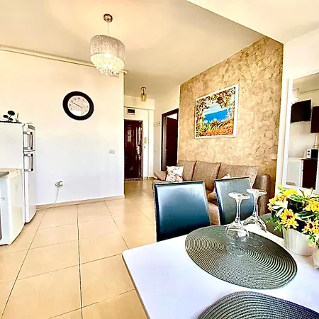 Marcony Summerland Apartment