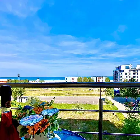 Marcony Summerland * Mamaia