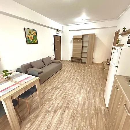 Marcony Summerland * Mamaia