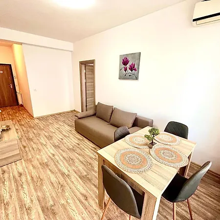 Marcony Summerland * Mamaia